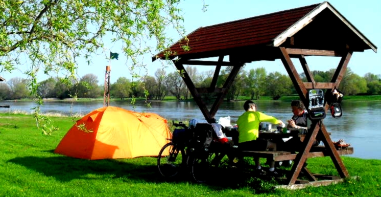 Campingplatz Magdeburg __